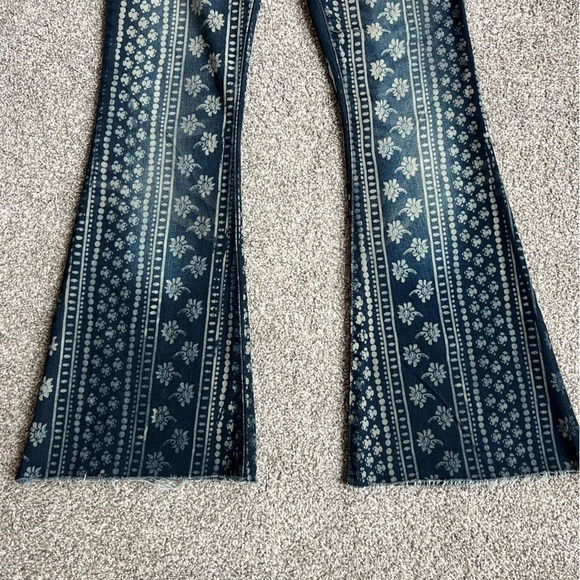 Free People Boho Print Indigo Flare Jeans, Size 26 - Picture 6 of 11